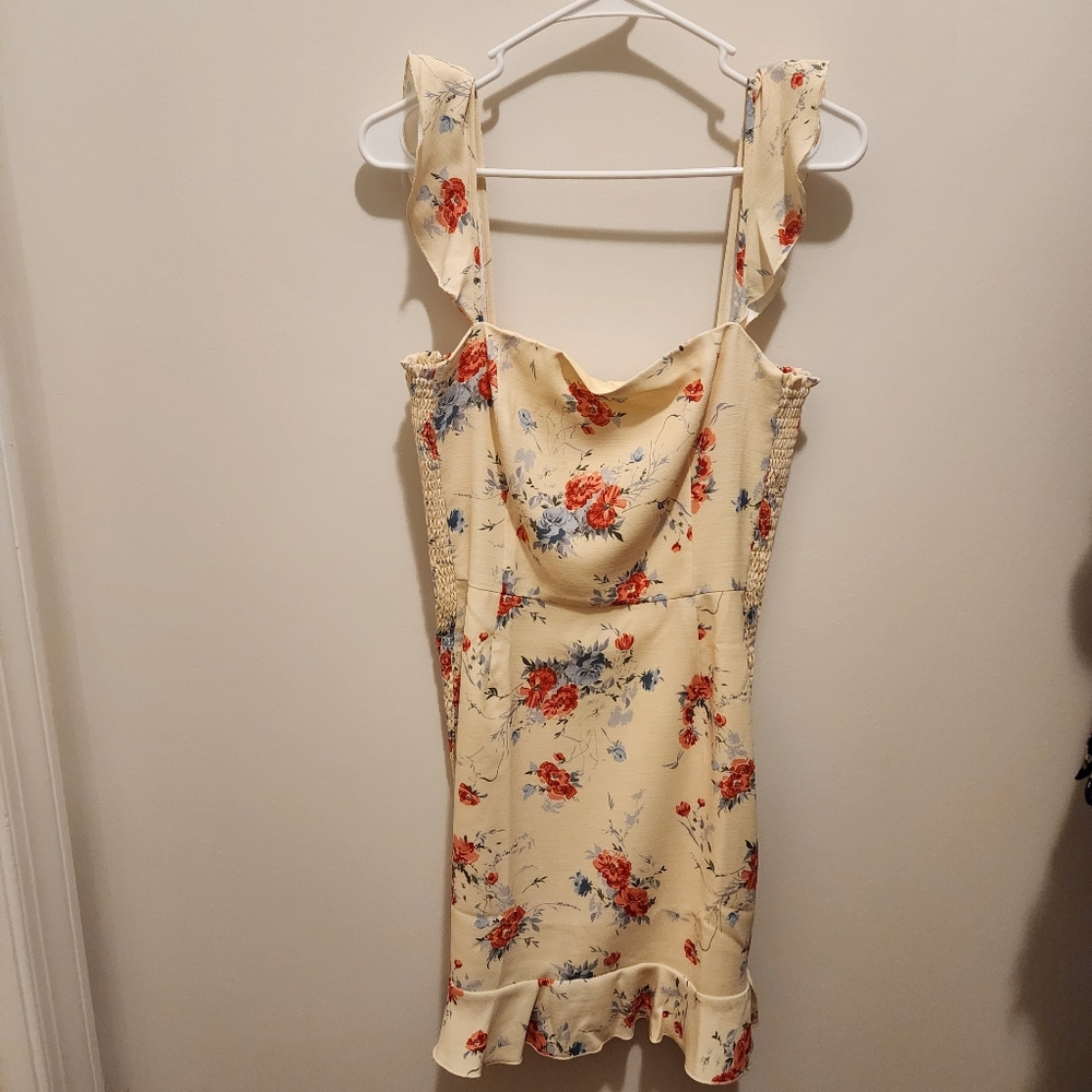 NWT Wayf Enclave Mini Dress in Yellow Poppy Print Size Medium